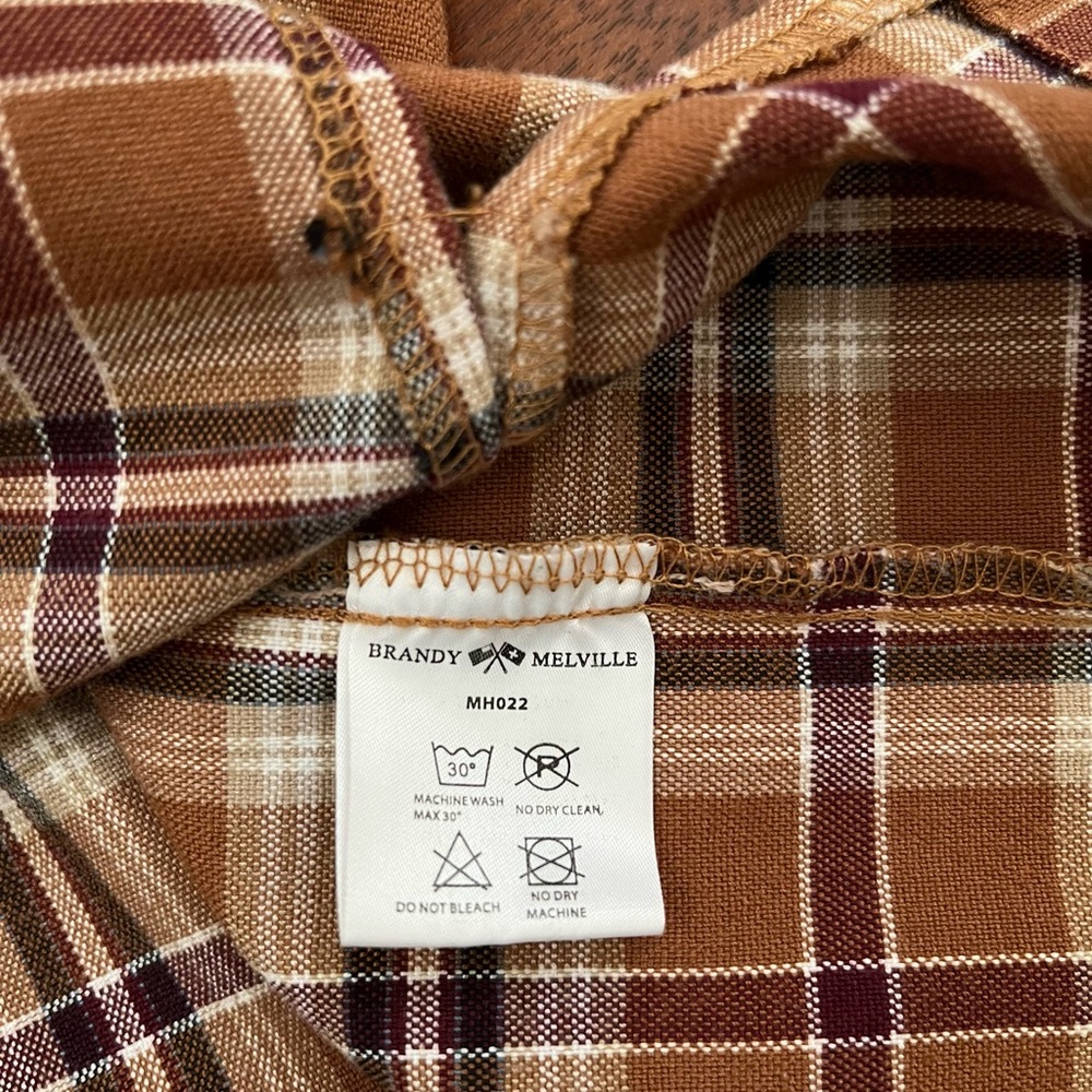 Brandy Melville plaid skirt! On Sz fits all. - Picture 5 of 5